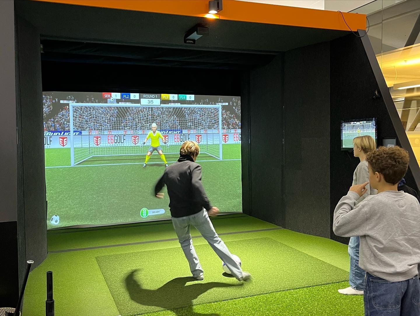 Interactive Indoor Soccer Simulator 800fps Laser Touch Screen Wall Sports Football for Home or School
