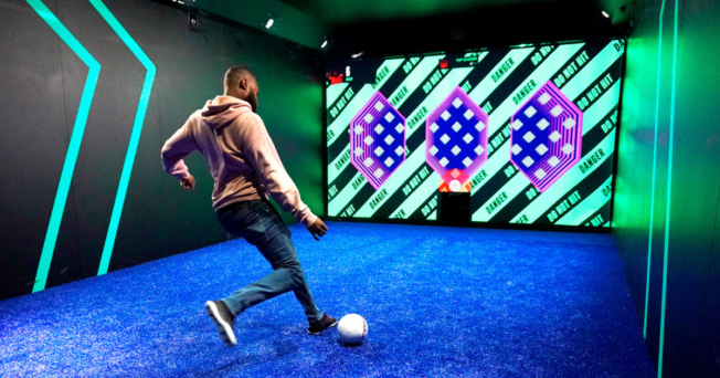 Interactive Indoor Soccer Simulator 800fps Laser Touch Screen Wall Sports Football for Home or School