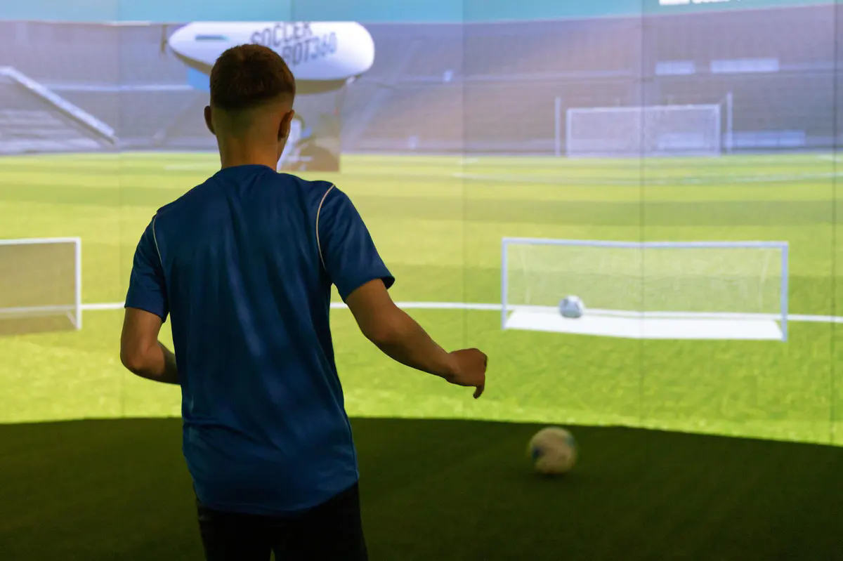 Ar Soccer Game Projector Game Simulator Interactive System Equipment Set Digital Football Indoor for Indoor and Outdoor Metal Yh
